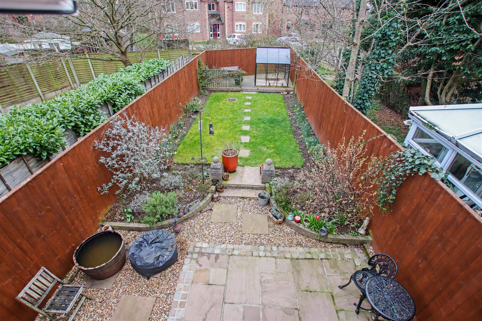ENCLOSED REAR GARDEN